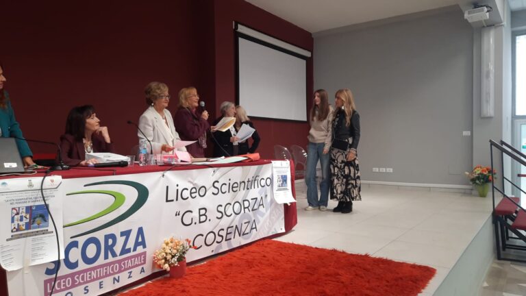 Il Liceo Telesio Trionfa al Concorso Letterario su Saverio Strati