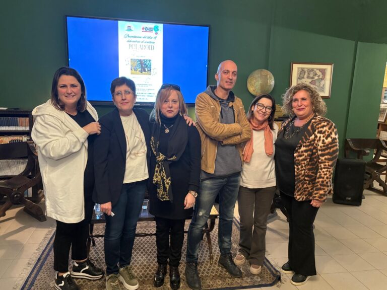 Incontro con Giulio Riga: L’Attualità di “Polaroid” e la Creatività a Scuola