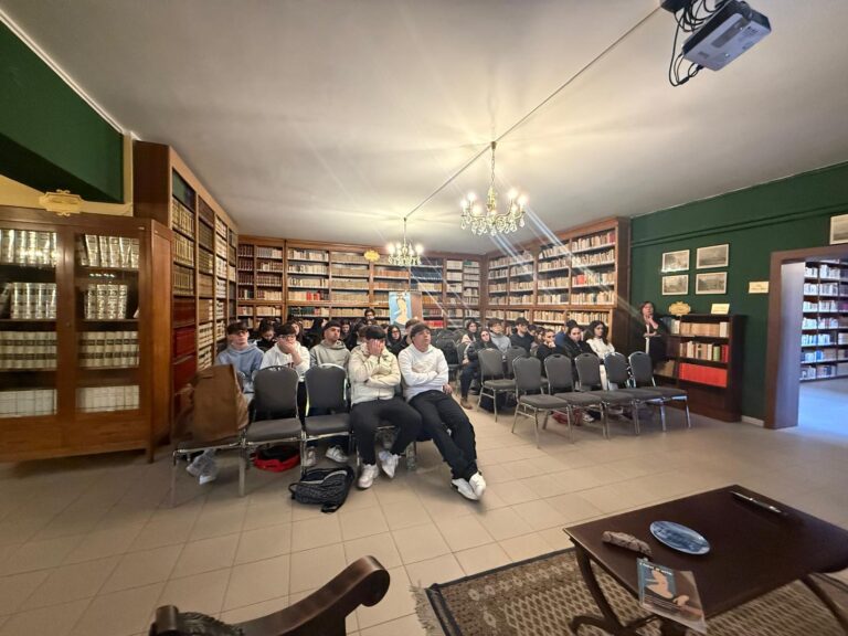 Il Falso d’Arte: L’ombra Criminale sul Mercato Globale